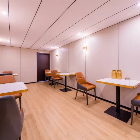 Luxiaolu PLUS Hotel (Xinxiang University Town)