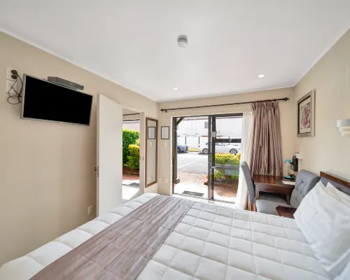 Tudor Court Motor Lodge Hotels near ASB Showgrounds