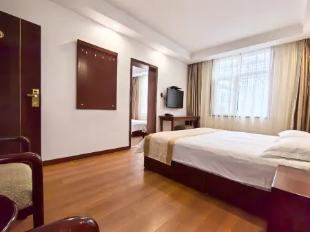 Taidong Hotel Отели рядом с достопримечательностью «Qingdao Beer Street»