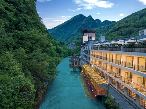 Weijianshan Homestay (Shennongjia Muyuzhen Xiangxi Street Branch) - Quầy bar