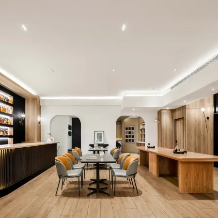 Xiyue Hotel (Xi'an Dayan Pagoda Xiaozhai Subway Station) Отели рядом с достопримечательностью «Станция метро Xiaozhai»