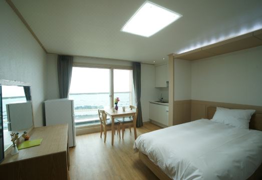 1. 더비치호스텔..