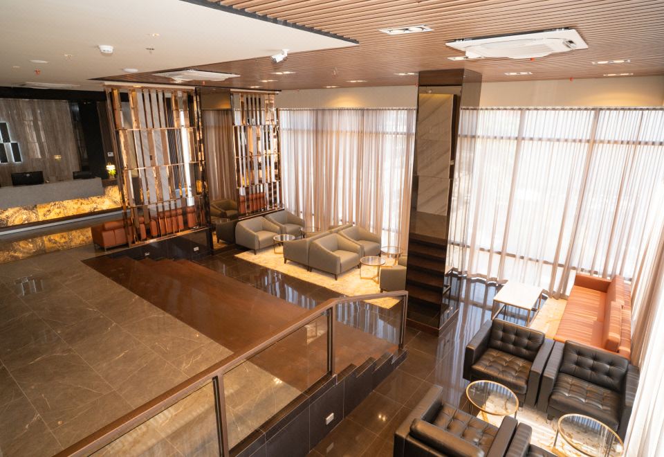 2. 앰버 호텔 - ..