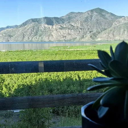 Yilemu Lake Three Hundred Homestays