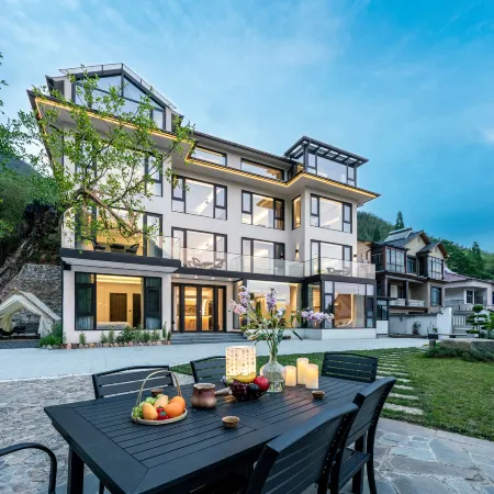 Xia Banji · Inn Circle Zhuhai Wentang Boutique Stay (Anji Yunshang Grassland Ski Resort)