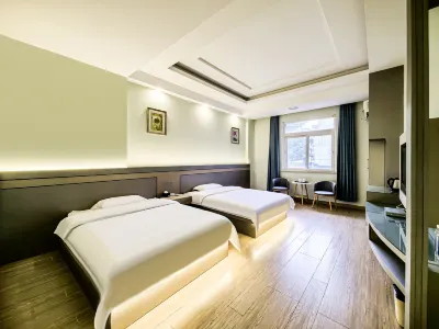 Dongxing Hongguan Hotel