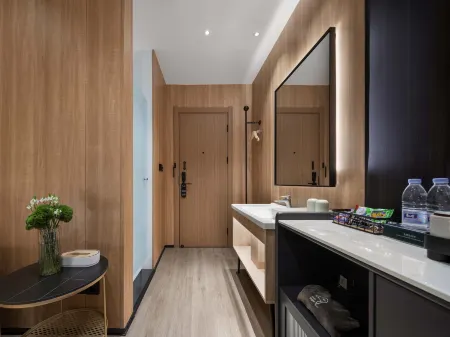 Xiyue Hotel (Xi'an Dayan Pagoda Xiaozhai Subway Station) Отели рядом с достопримечательностью «Xi'an Institute Service & Software Science Technology»