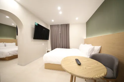 Calm Rest Hotel Masan