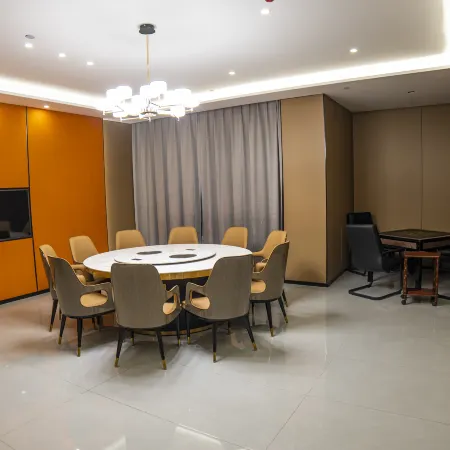 Yongning Xintiandi Holiday Hotel