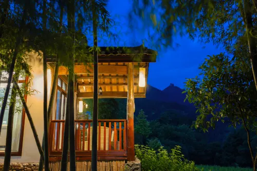 Zhangjiajie Ldyllic Pondside Timber Lodge Public Areas Photos