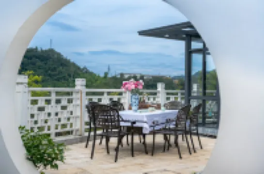 Yuelong Mountain Shangguan · Longyue Holiday Villa