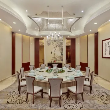 Hongshan Hotel Отели рядом с достопримечательностью «Хубэй, Китай, Южная Механическая Школа (Школьный Департамент)»
