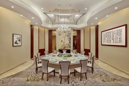 Hongshan Hotel Отели рядом с достопримечательностью «Library of Faculty of Information Sciences»