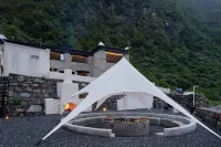 Siguniang Mountain Nation Park Hotel（The most popular and convenient hotel for overseas guests） - vue sur la montagne