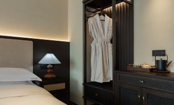 Chengdu Cloud Hotel (Hongxing Bridge Metro Station Branch)