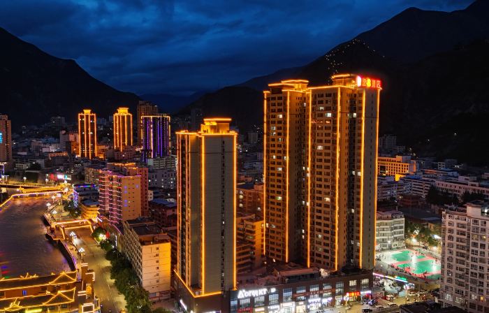 Wenxian Super 8 Hotel (Binjiang Xuefu Branch)