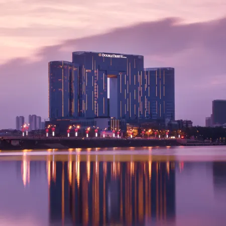DoubleTree by Hilton Anshun