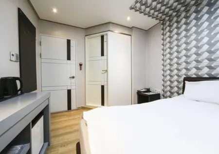 波波士汽車旅館