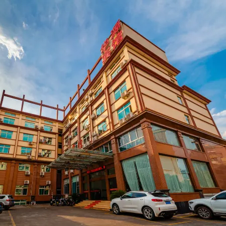 Hengdian Huayuan Hotel (Along the River During the Qingming Festival)