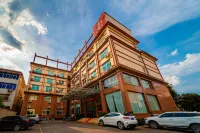 Hengdian Huayuan Hotel (Along the River During the Qingming Festival)