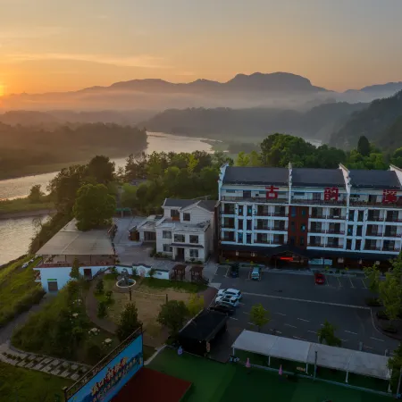 Zhangjiajie Guyunxi Holiday Resort