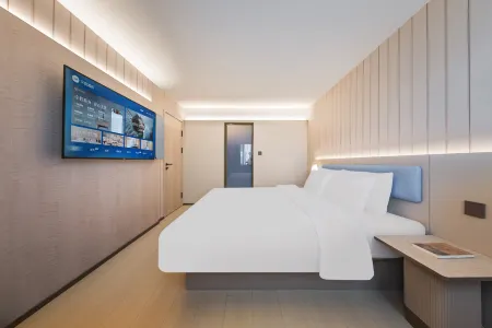 HanTing Hotel (Shanghai Zhenping Road Subway Station Xindian)
