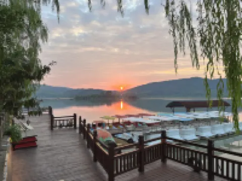 Shanjian Ge Farmstay (Nanbei Lake) Hotels near Jiaxing Senbo Nature Park & Resort