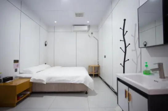 Ronghai Holiday Hotel (Weihai High-speed Railway Station Hanlefang) Hotels near Weihai Shenyou Ocean World