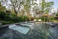 Maitreya Dongfengyun Art Inn