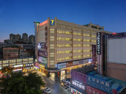 7Days Inn Hotel (Foshan Huangqi Jinbo Tiandi Jiazhou Plaza) Hotels near HuangQi BuXingJie