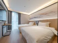 Waiting Hotel (Shanghai the Bund Yuyuan Subway Station) Hotels near Huangpu River Cruise(Shiliupu Pier)
