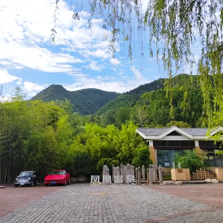 The Taibai Mountain Phoenix Spr Hotel