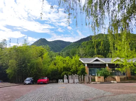 The Taibai Mountain Phoenix Spr Hotel Отели рядом с достопримечательностью «Red River Valley»