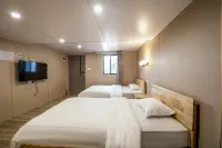 Yangchun Yunshan Green Lake Hot Spring Homestay - شرفة