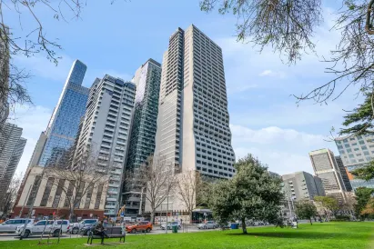 Oaks Melbourne on William Suites