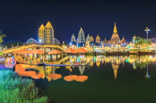 Panorama Garden Hotel with Infinity Pool at High Altitude, Jinxiangdun Yueting Hotels near Xishuangbanna Railway Station