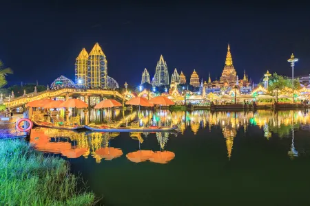Panorama Garden Hotel with Infinity Pool at High Altitude, Jinxiangdun Yueting Отели рядом с достопримечательностью «Manting Imperial Garden»