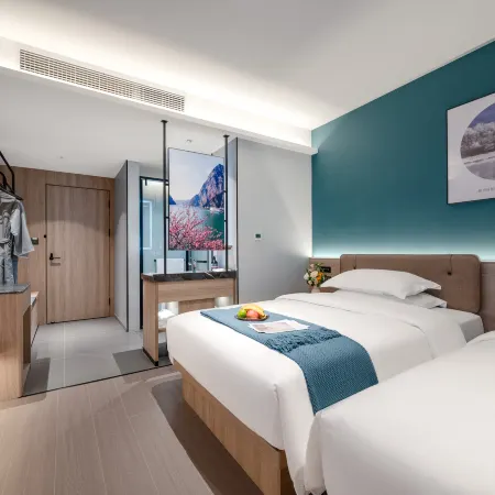 Kelly Smart Cinema Hotel