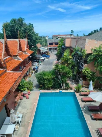 Grand Thai House Resort Отели рядом с достопримечательностью «Wat Sila Ngu Temple»