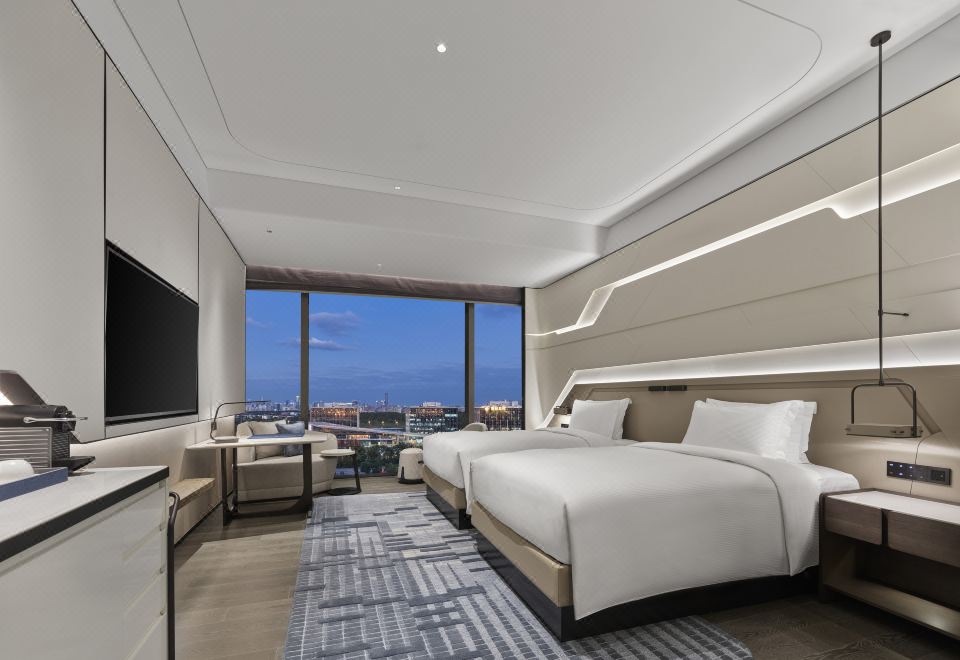 홍차오 힐튼 공항 접근성