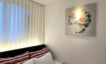 Near Hongik University/Subway Hapjeong Station 1 minute/8ppl/3br/4QBED/Near YG/iMac/Luggage storage