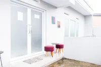 INARA GUESTHOUSE & VILLA - 駐車場
