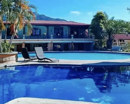 La Vista Pansol Resort Complex by RedDoorz โรงแรมในลากูนา