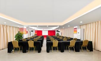 Xingcheng Hotel (Youyi Nanhai City Binlian Night Market)