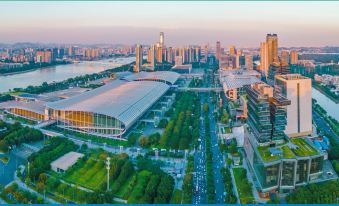 Xinghe Yuezhi·S Hotel (Guangzhou Railway Station Subway Station Baima Clothing City Branch)