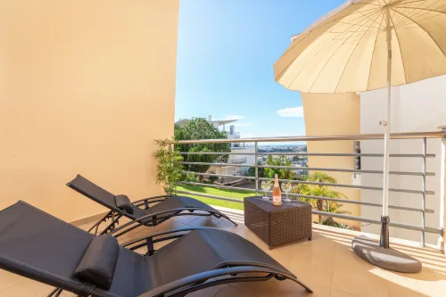 BnB Homes White Rose Garden Apartment with 2 Terraces & 2 Swimming Pools