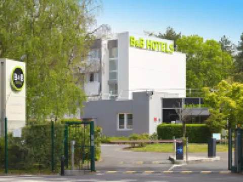 B&B Hotel Cergy Port 4 étoiles バルドアーズのホテル