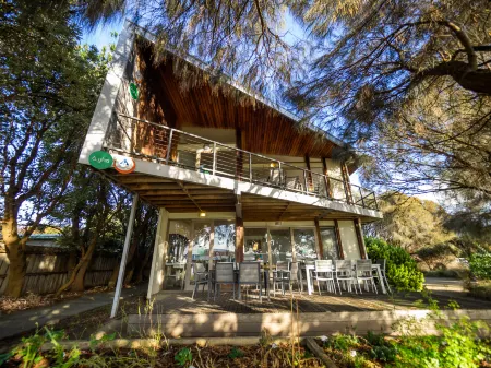 YHA Apollo Bay Eco Отели в г. Аполло-Бэй
