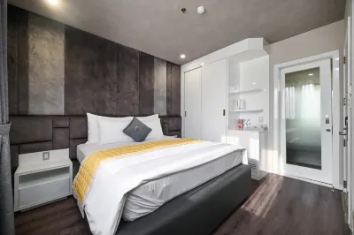 The Moon 3 Hotel Các khách sạn gần Cửa hàng Heo đất Handmade