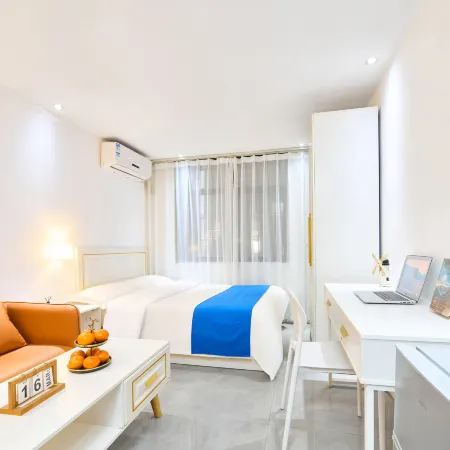 Lotus Light Luxury Apartment Отели рядом с достопримечательностью «Старый город»